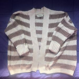 Cute stripped knit cardigan 💛💛